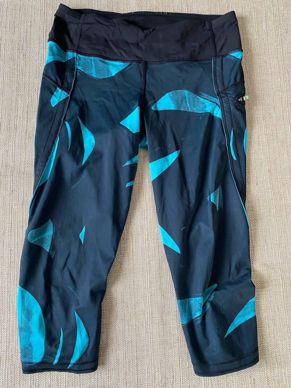 LULULEMON Black Blue Brush Strokes Capri Crop Legging Women’s 6